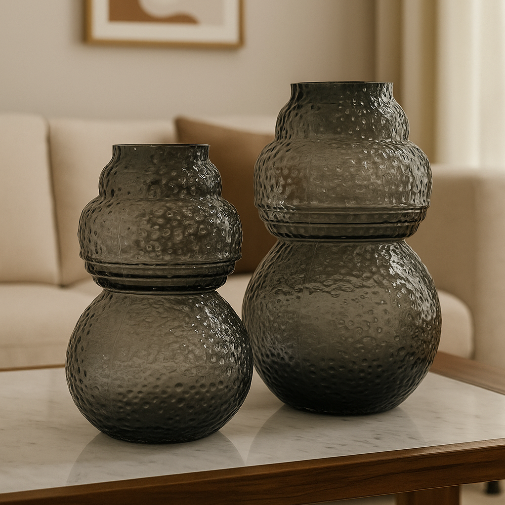 مزهرية سوداء مزدوجة على شكل قرع بنقش دائري