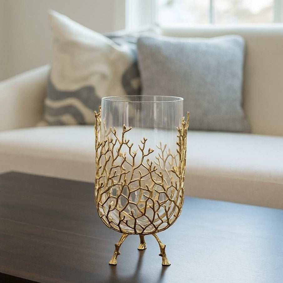 مزهرية كريستالية مزينة بشجرة ذهبية