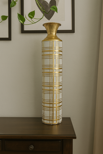 مزهرية الخط الذهبي